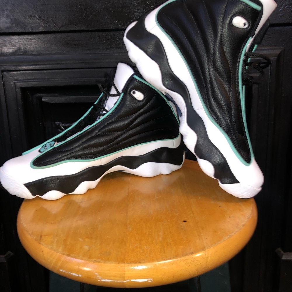 Jordan Pro Strong Tropical Twist size 7y